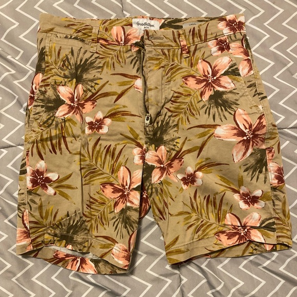Men’s 28 Small Linden Flat Front Short 7 inch above knee floral print shorts - Picture 1 of 3